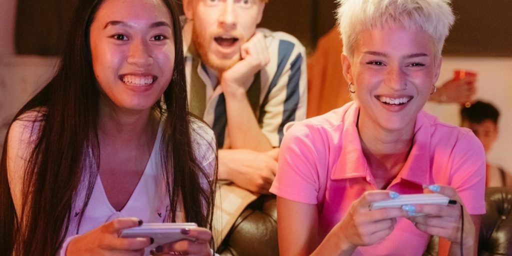 This guide helps readers cut through the noise and discover genuinely funny books and humorous content without wasting time. It explains practical, time-efficie...