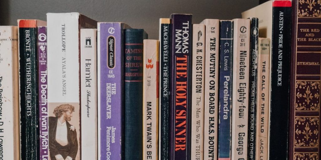 This article explains what "cross novels" are — books that blend two or more genres, often adding comic elements — and why they're especially useful for busy re...